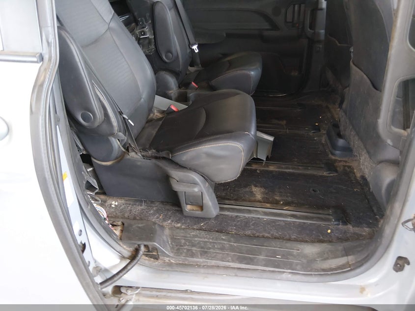 2023 Toyota Sienna VIN 5TDCSKFCXPS087112 IAAI salvage auction — RIGHT FRONT, Salvage Title, sold $11,200 on 2026-08-19 (photo 8)