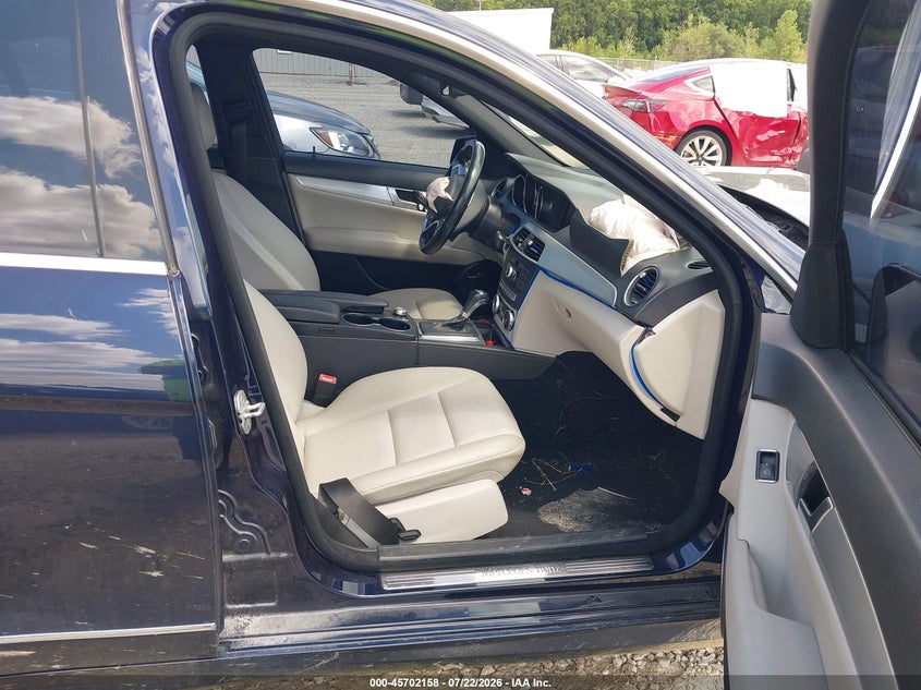 2012 Mercedes-benz C-klasse VIN WDDGF8BB0CA621530 IAAI salvage auction — LEFT FRONT, Salvage Title, sold $600 on 2026-08-19 (photo 5)