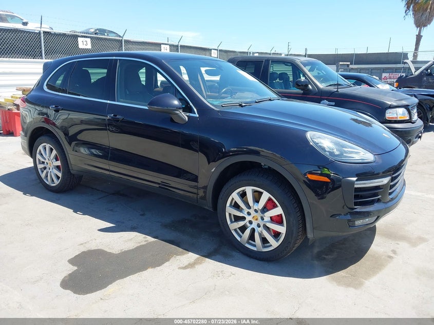 2015 Porsche Cayenne VIN WP1AC2A21FLA82088 IAAI salvage auction — LEFT SIDE, Wait Title, sold $5,100 on 2026-08-07 (photo 1)