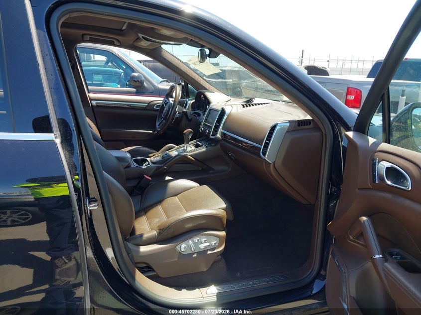 2015 Porsche Cayenne VIN WP1AC2A21FLA82088 IAAI salvage auction — LEFT SIDE, Wait Title, sold $5,100 on 2026-08-07 (photo 5)