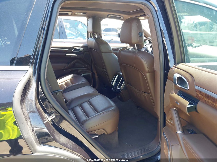 2015 Porsche Cayenne VIN WP1AC2A21FLA82088 IAAI salvage auction — LEFT SIDE, Wait Title, sold $5,100 on 2026-08-07 (photo 8)