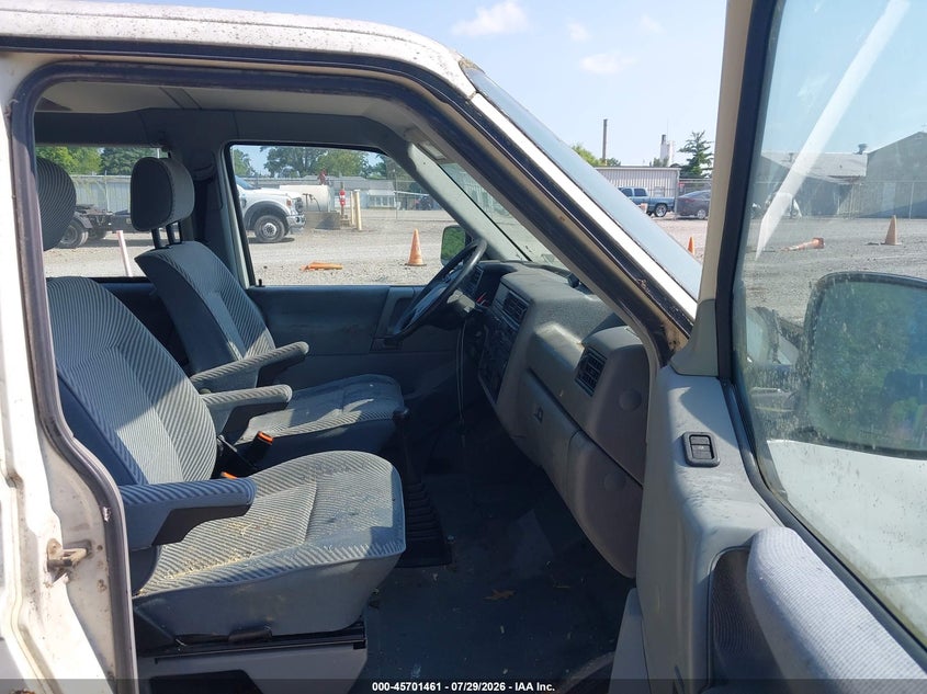1993 Volkswagen Eurovan VIN WV2KC0704PH058566 IAAI salvage auction — NORMAL WEAR, Original (Ohio), sold $225 on 2026-08-11 (photo 5)