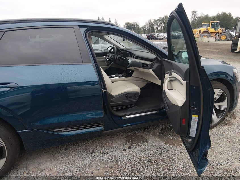 2022 Audi E-tron VIN WA1LAAGEXNB008615 IAAI salvage auction — REAR END, Bill Of Sale (Washington), sold $20,500 on 2026-08-19 (photo 5)