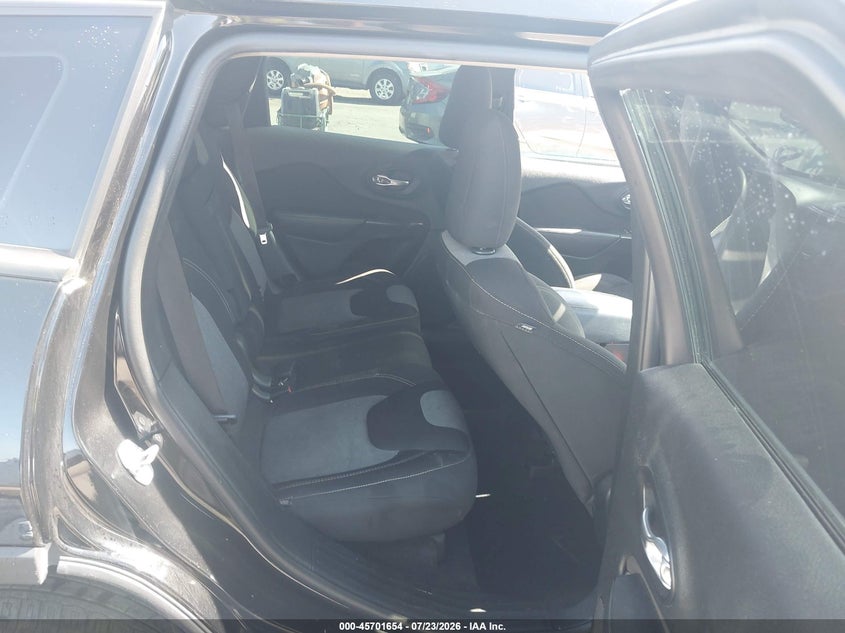 2017 Jeep Cherokee VIN 1C4PJLAB8HW508710 IAAI salvage auction — FRONT END, Salvage Title, sold $1,450 on 2026-08-15 (photo 8)