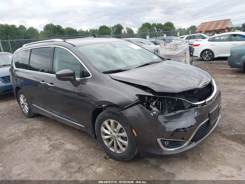 2018 Chrysler Pacifica VIN 2C4RC1BG7JR235243 IAAI salvage auction — FRONT END, Salvage Title, sold $2,675 on 2026-08-28 (photo 1)