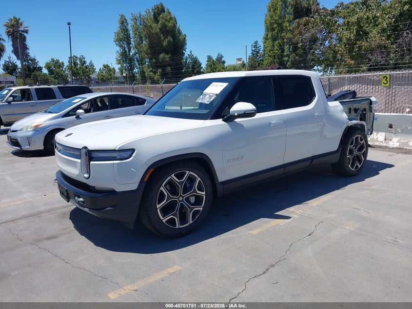 2026 Rivian R1t VIN 7FCTGFAAXTN043572 IAAI salvage auction — SIDE, Wait Title, sold $17,100 on 2026-09-08 (photo 2)