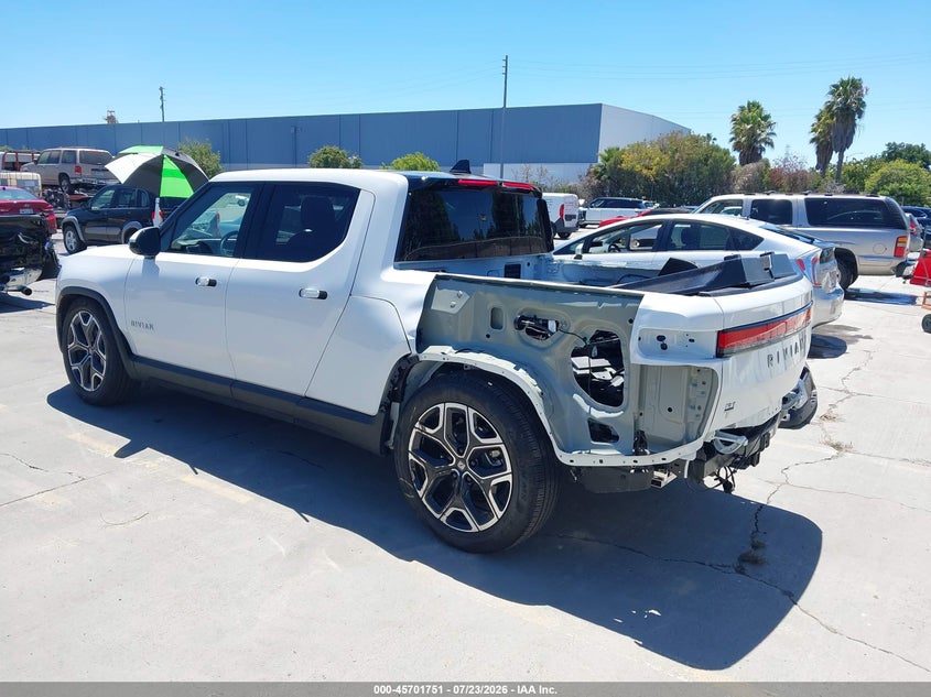 2026 Rivian R1t VIN 7FCTGFAAXTN043572 IAAI salvage auction — SIDE, Wait Title, sold $17,100 on 2026-09-08 (photo 3)