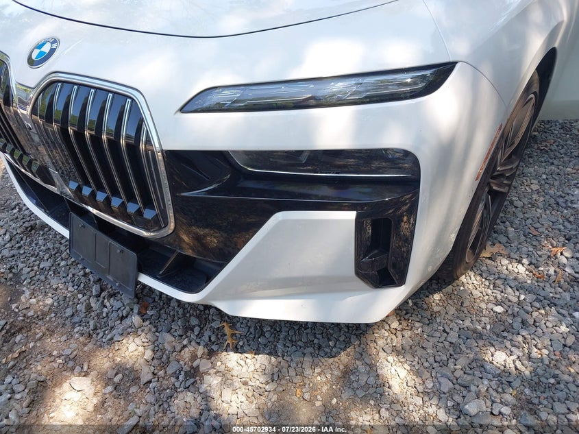 2024 BMW VIN WBA33EJ04RCR19217 IAAI salvage auction — WATER/FLOOD, Wait Title, sold $36,500 on 2026-10-12 (photo 6)