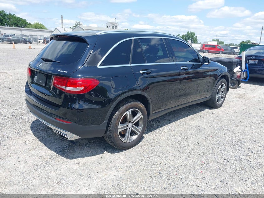 2016 Mercedes-benz Glc VIN WDC0G4KB5GF100226 IAAI salvage auction — LEFT SIDE, Salvage Title, sold $4,050 on 2026-08-01 (photo 4)