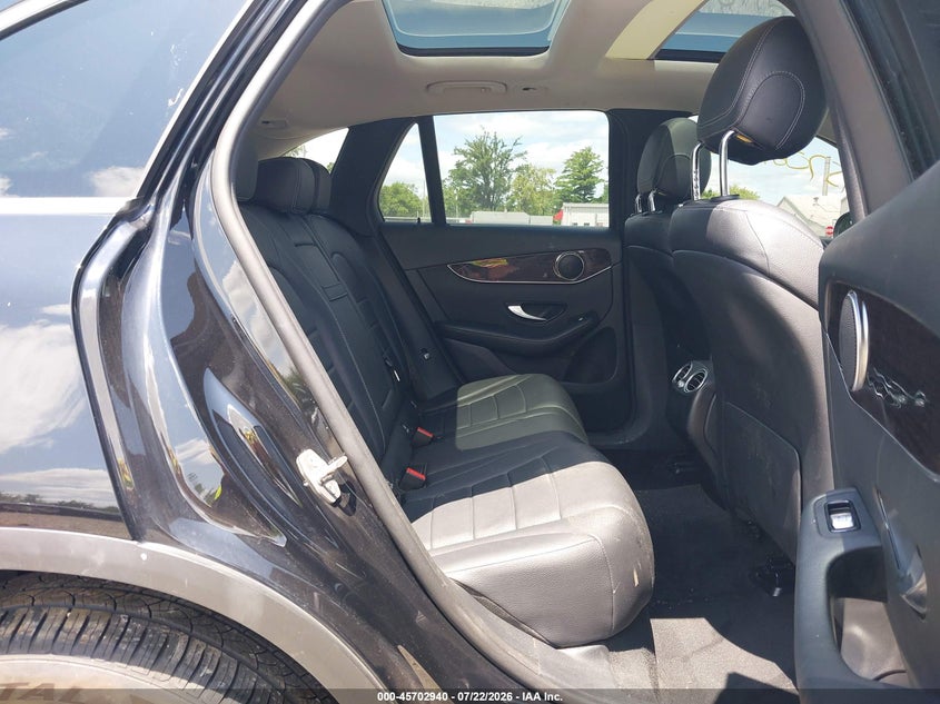 2016 Mercedes-benz Glc VIN WDC0G4KB5GF100226 IAAI salvage auction — LEFT SIDE, Salvage Title, sold $4,050 on 2026-08-01 (photo 8)