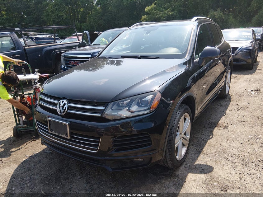 2014 Volkswagen Touareg VIN WVGDF9BPXED007516 IAAI salvage auction — NORMAL WEAR, Clear (Massachusetts), sold $725 on 2026-08-11 (photo 2)