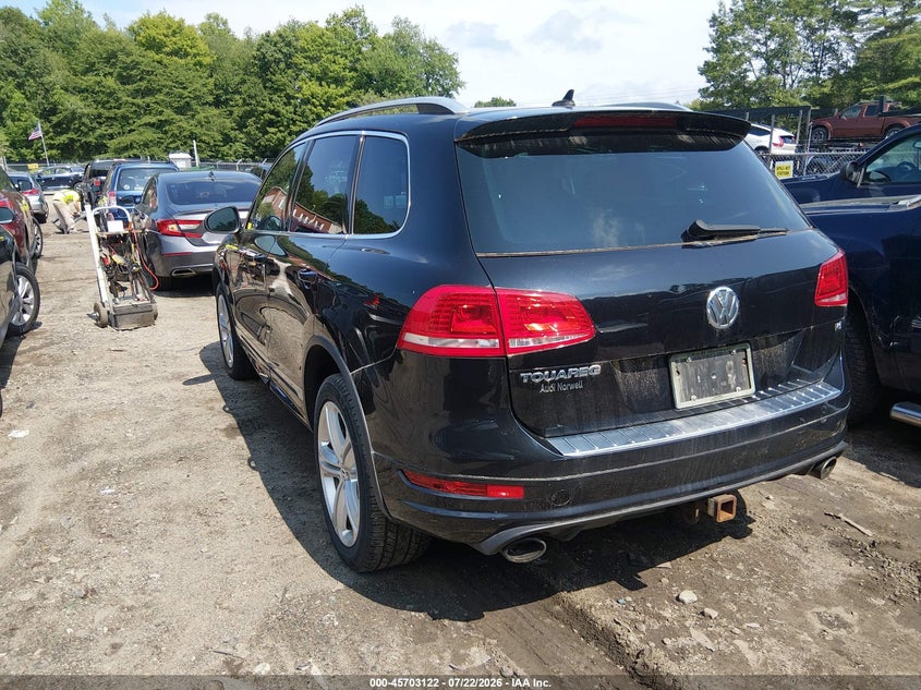 2014 Volkswagen Touareg VIN WVGDF9BPXED007516 IAAI salvage auction — NORMAL WEAR, Clear (Massachusetts), sold $725 on 2026-08-11 (photo 3)
