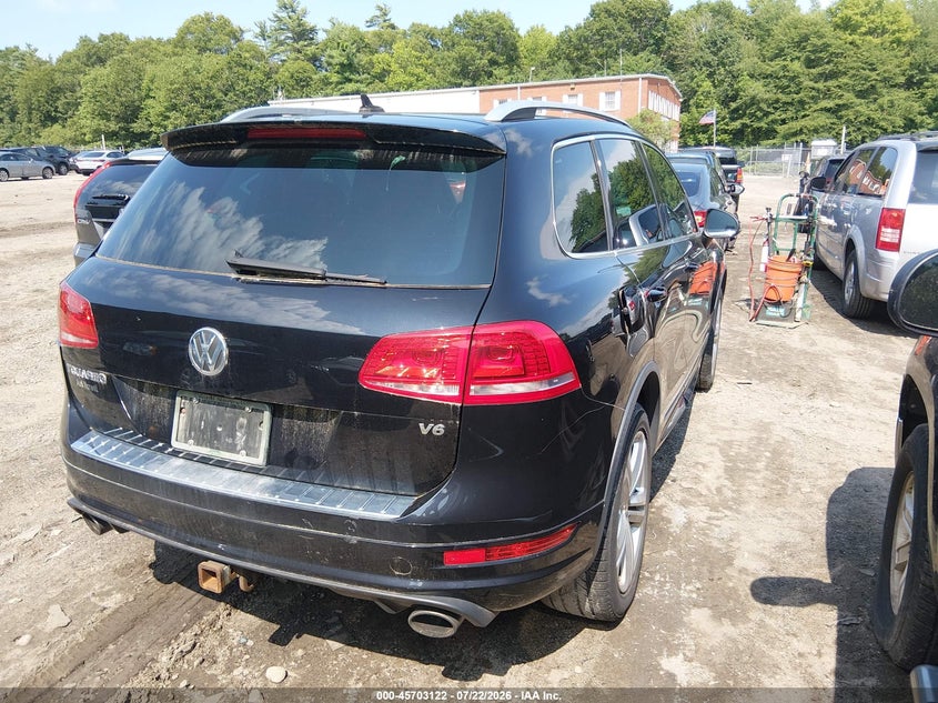 2014 Volkswagen Touareg VIN WVGDF9BPXED007516 IAAI salvage auction — NORMAL WEAR, Clear (Massachusetts), sold $725 on 2026-08-11 (photo 4)