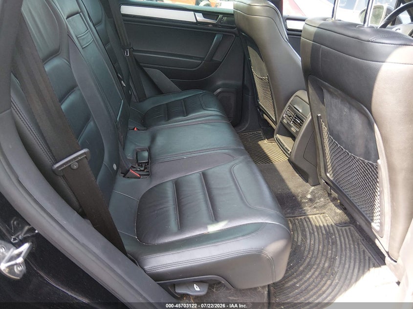 2014 Volkswagen Touareg VIN WVGDF9BPXED007516 IAAI salvage auction — NORMAL WEAR, Clear (Massachusetts), sold $725 on 2026-08-11 (photo 8)