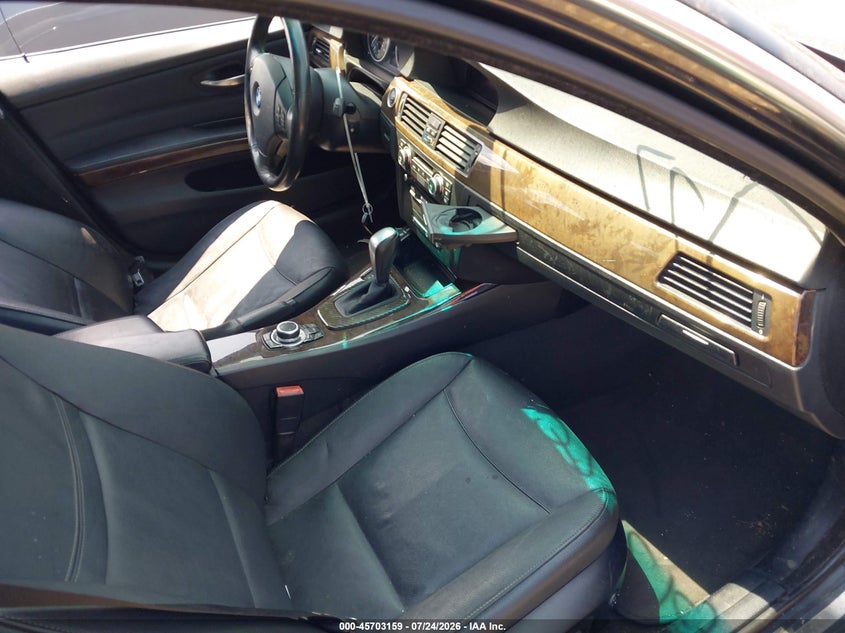 2009 BMW 3 series VIN WBAPL33519A406680 IAAI salvage auction — FRONT & REAR, Clear (New York), sold $600 on 2026-08-04 (photo 5)