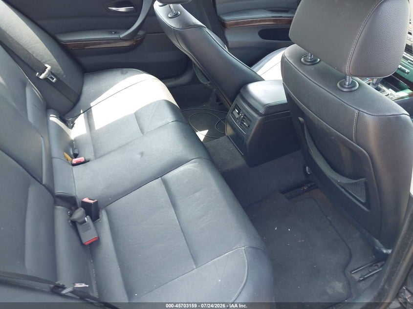 2009 BMW 3 series VIN WBAPL33519A406680 IAAI salvage auction — FRONT & REAR, Clear (New York), sold $600 on 2026-08-04 (photo 8)