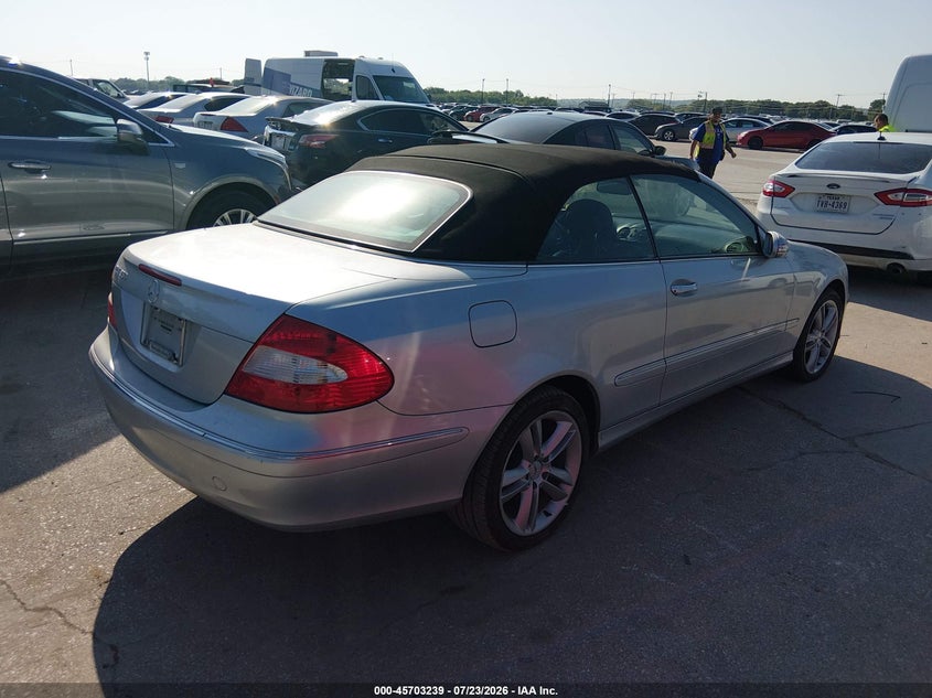 2007 Mercedes-benz Clk-class VIN WDBTK56F47F224944 IAAI salvage auction — NORMAL WEAR, Original (Texas), sold $300 on 2026-08-17 (photo 4)