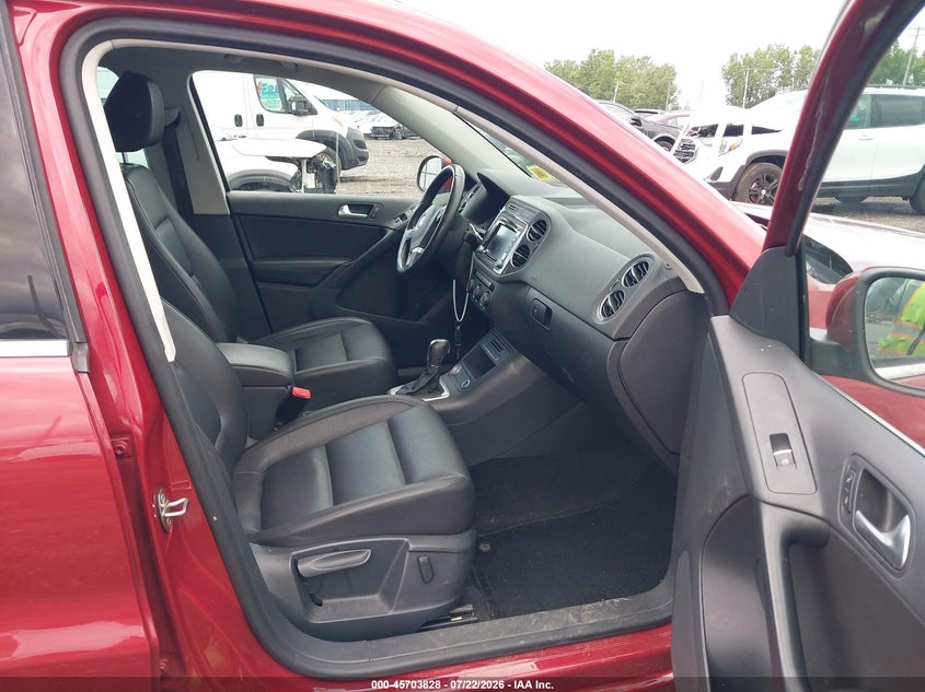 2014 Volkswagen Tiguan VIN WVGBV3AXXEW009327 IAAI salvage auction — FRONT END, Salvage Title, sold $700 on 2026-08-05 (photo 5)
