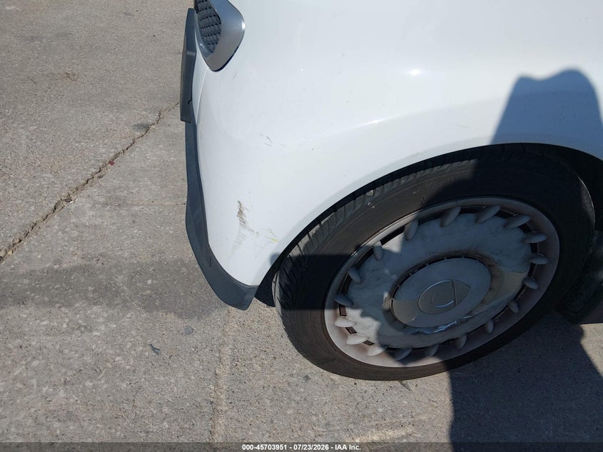 2013 Smart Fortwo VIN WMEEJ3BA7DK626215 IAAI salvage auction — NORMAL WEAR, Salvage Title, sold $1,225 on 2026-08-10 (photo 6)