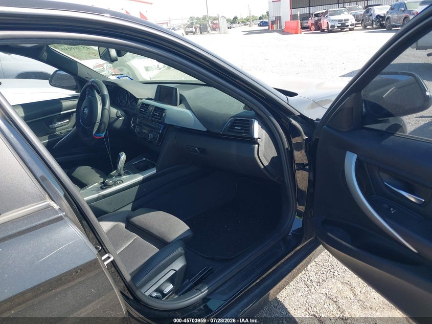 2018 BMW 3 series VIN WBA8E5G59JNV02221 IAAI salvage auction — NORMAL WEAR, Rebuilt -  Public Restricted (Oklahoma), sold $125 on 2026-08-04 (photo 5)