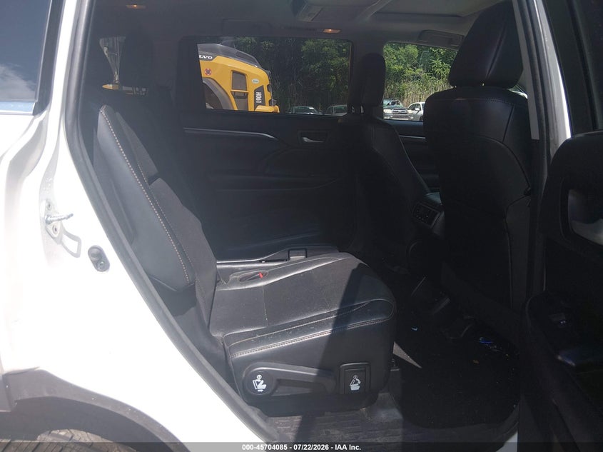 2018 Toyota Highlander VIN 5TDDZRFH3JS894325 IAAI salvage auction — NORMAL WEAR, Original (Vermont), sold $25 on 2026-07-30 (photo 8)