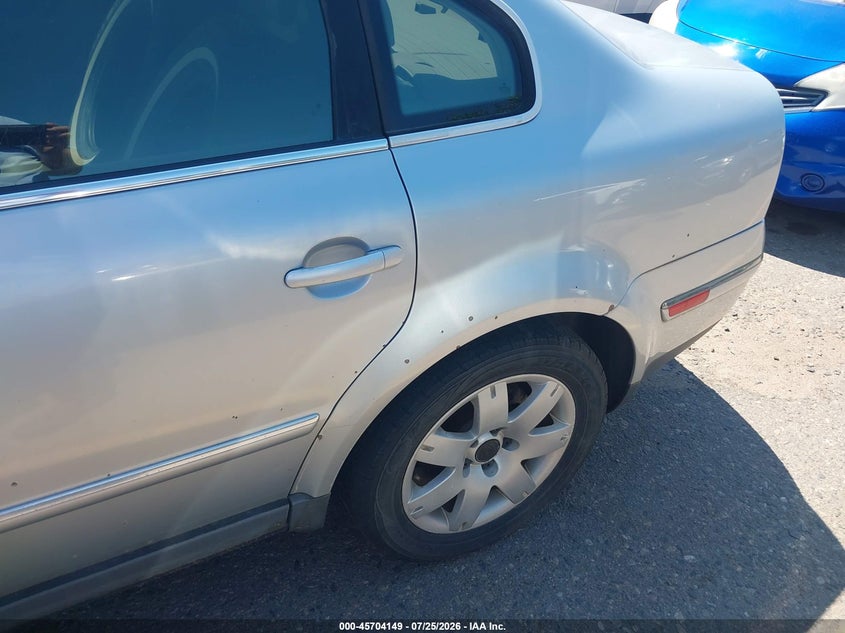 2003 Volkswagen Passat VIN WVWTH63B33P391226 IAAI salvage auction — NORMAL WEAR, Clear (Colorado), sold $350 on 2026-08-04 (photo 6)