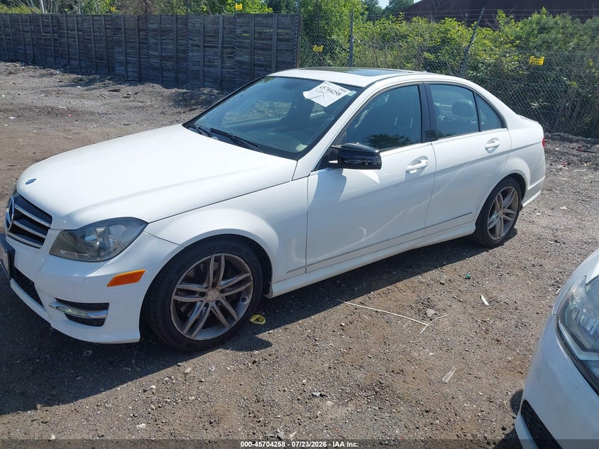 2014 Mercedes-benz C-klasse VIN WDDGF8AB3ER307084 IAAI salvage auction — RIGHT SIDE, Clear (Massachusetts), sold $4,450 on 2026-08-21 (photo 2)
