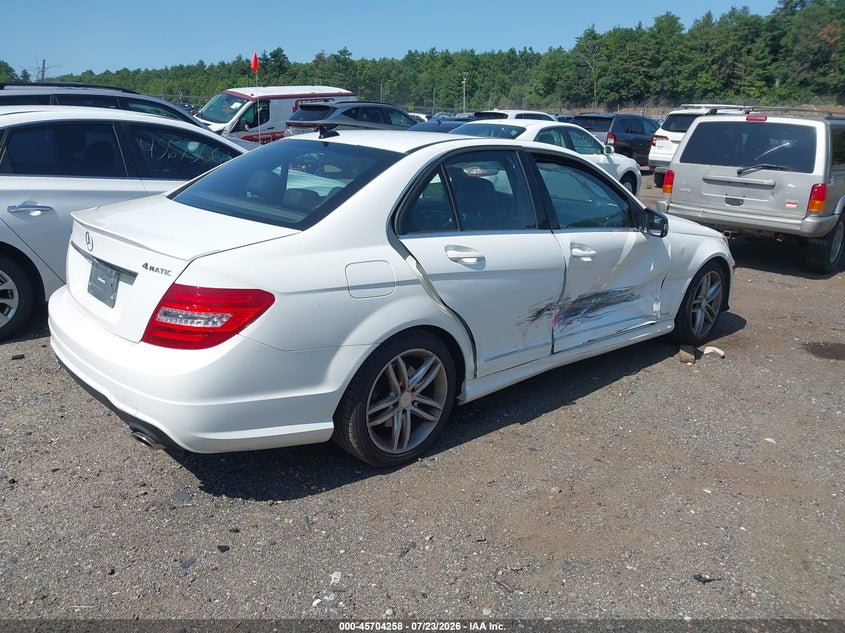 2014 Mercedes-benz C-klasse VIN WDDGF8AB3ER307084 IAAI salvage auction — RIGHT SIDE, Clear (Massachusetts), sold $4,450 on 2026-08-21 (photo 4)