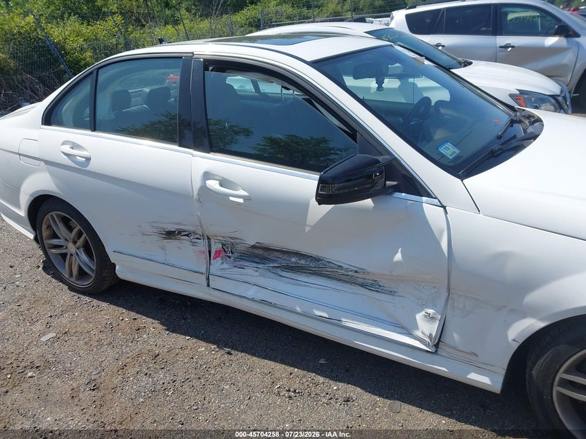 2014 Mercedes-benz C-klasse VIN WDDGF8AB3ER307084 IAAI salvage auction — RIGHT SIDE, Clear (Massachusetts), sold $4,450 on 2026-08-21 (photo 6)