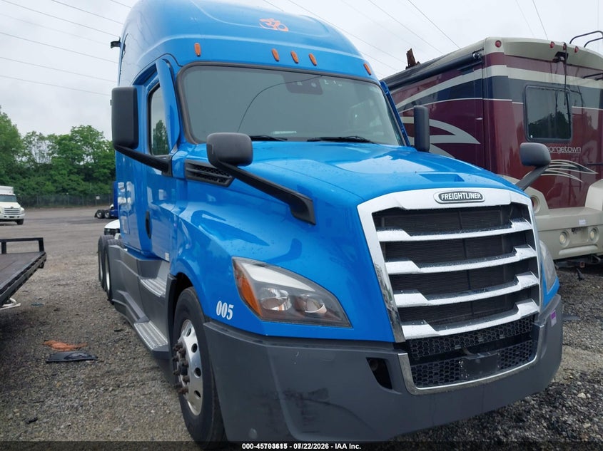 2021 Freightliner New cascadia 126 VIN 1FUJHHDR8MLMJ5634 IAAI salvage auction — MECHANICAL, Wait Title, sold $18,500 on 2026-08-26 (photo 1)