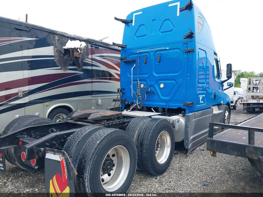 2021 Freightliner New cascadia 126 VIN 1FUJHHDR8MLMJ5634 IAAI salvage auction — MECHANICAL, Wait Title, sold $18,500 on 2026-08-26 (photo 4)