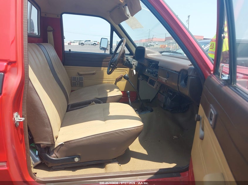1982 Toyota Pickup VIN JT4RN48D5C0049237 IAAI salvage auction — FRONT END, Salvage (Tennessee), sold $11,000 on 2026-08-14 (photo 5)