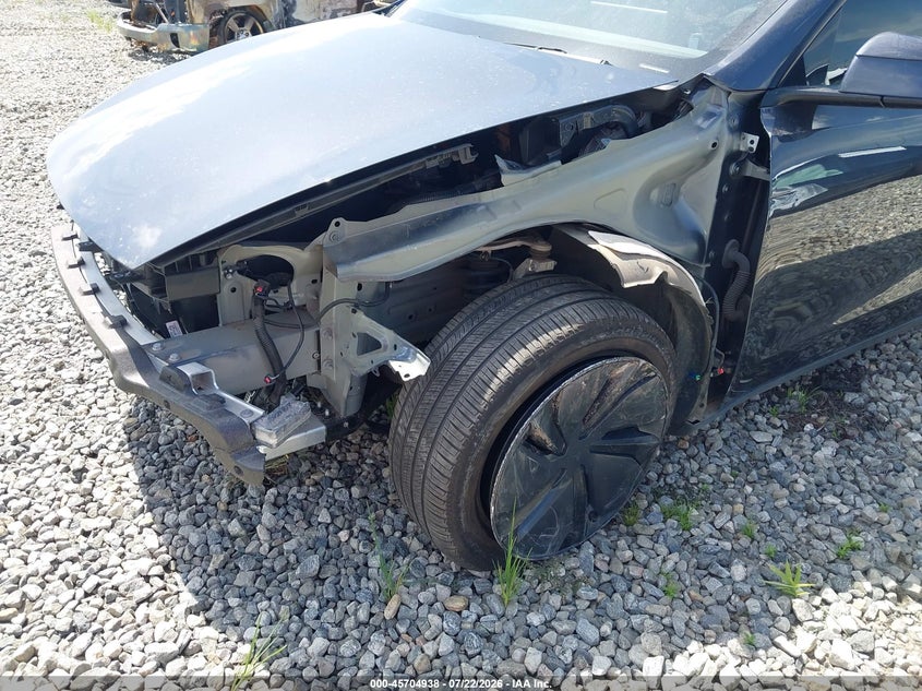 2026 Tesla Model y VIN 7SAYGDEE6TA392997 IAAI salvage auction — LEFT FRONT, Wait Title, sold $22,600 on 2026-10-03 (photo 6)