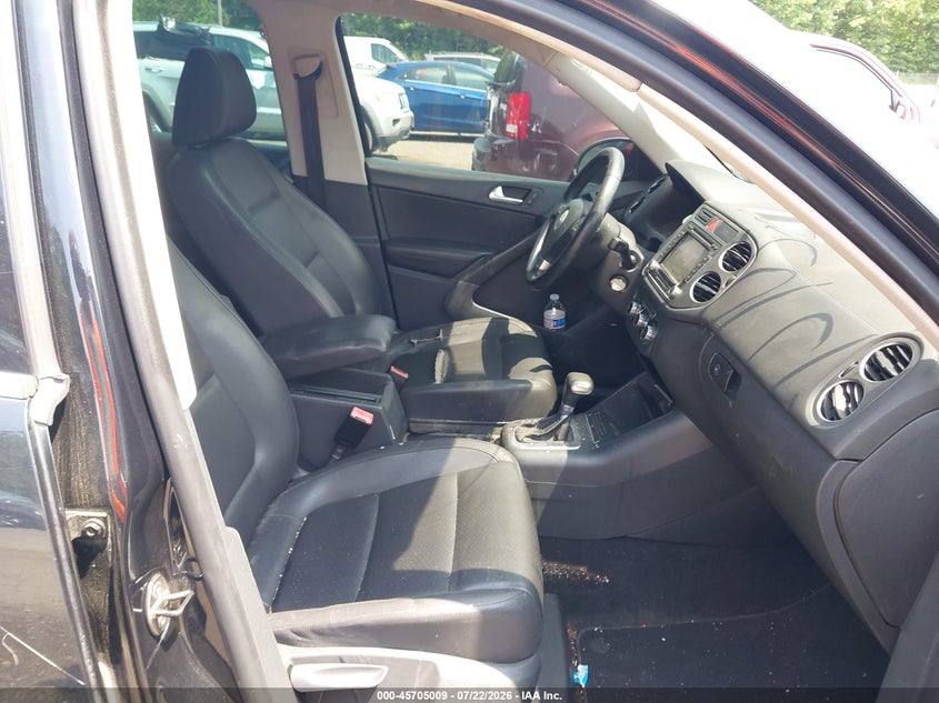 2010 Volkswagen Tiguan VIN WVGBV7AX9AW515023 IAAI salvage auction — NORMAL WEAR, Clear (Virginia), sold $450 on 2026-08-05 (photo 5)