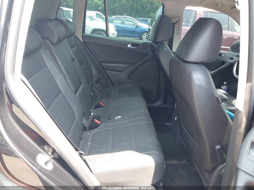 2010 Volkswagen Tiguan VIN WVGBV7AX9AW515023 IAAI salvage auction — NORMAL WEAR, Clear (Virginia), sold $450 on 2026-08-05 (photo 8)