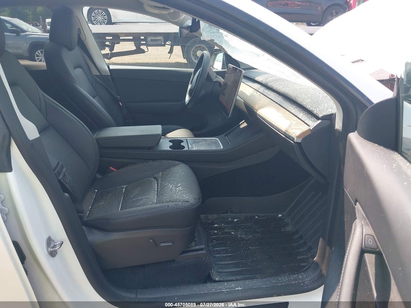 2022 Tesla Model y VIN 7SAYGDEE7NA009992 IAAI salvage auction — FRONT END, Wait Title, sold $9,825 on 2026-08-24 (photo 5)