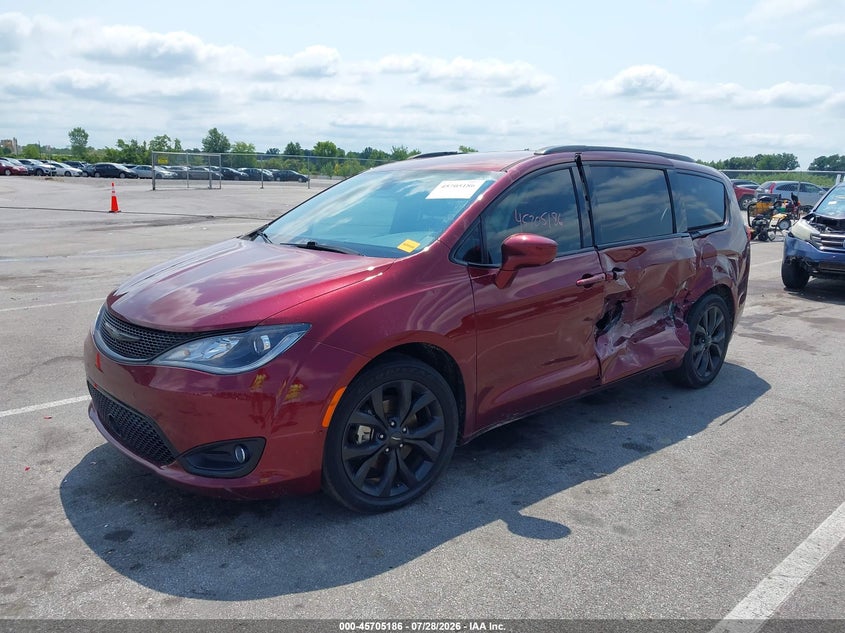 2019 Chrysler Pacifica VIN 2C4RC1EG8KR525648 IAAI salvage auction — LEFT SIDE, Salvage Title, sold $3,600 on 2026-08-19 (photo 2)