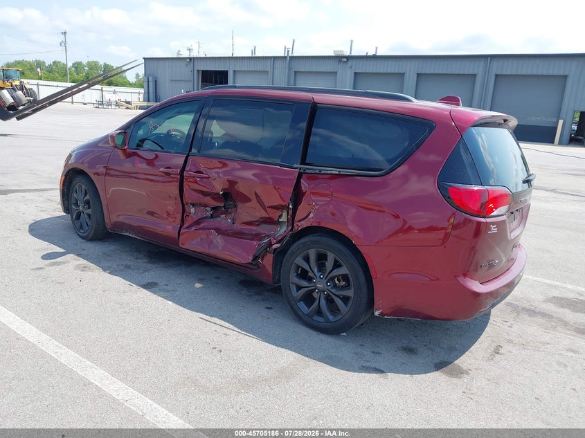 2019 Chrysler Pacifica VIN 2C4RC1EG8KR525648 IAAI salvage auction — LEFT SIDE, Salvage Title, sold $3,600 on 2026-08-19 (photo 3)