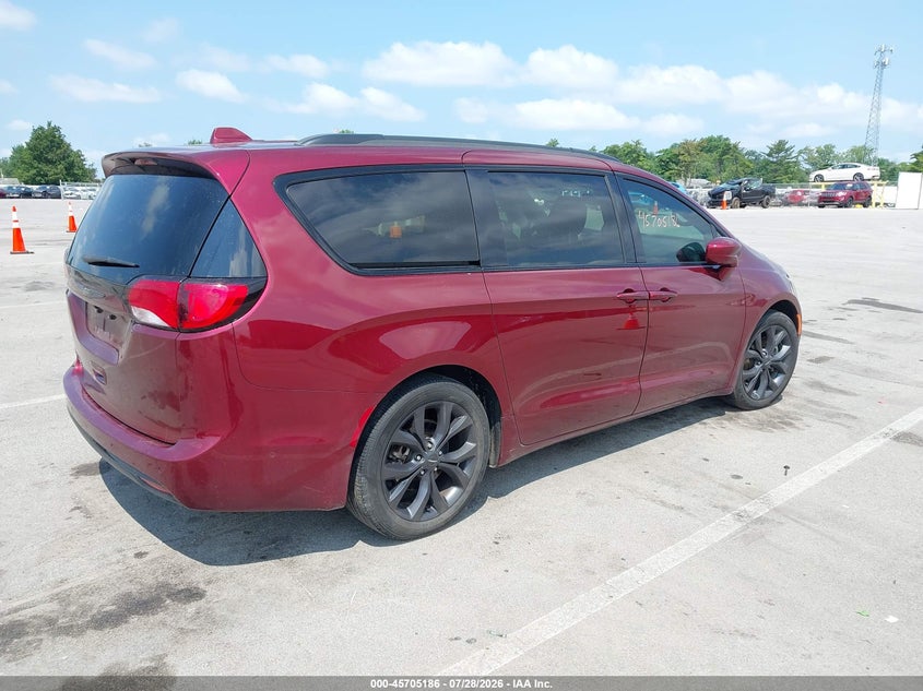 2019 Chrysler Pacifica VIN 2C4RC1EG8KR525648 IAAI salvage auction — LEFT SIDE, Salvage Title, sold $3,600 on 2026-08-19 (photo 4)