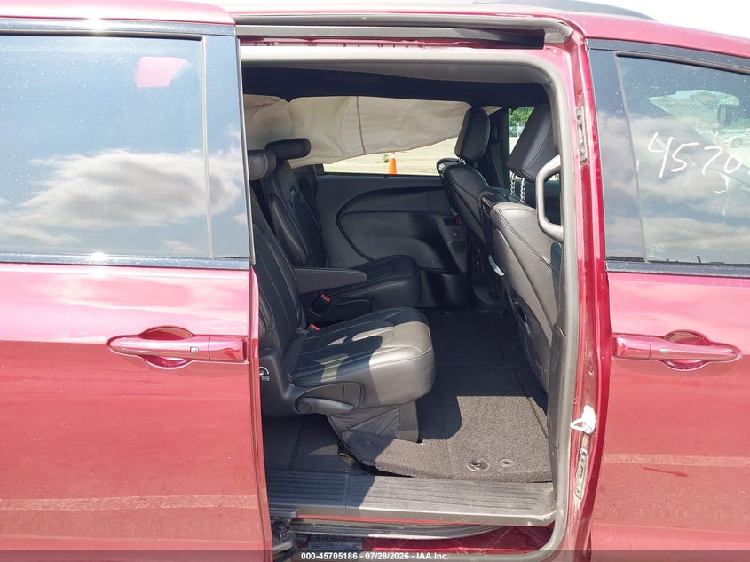 2019 Chrysler Pacifica VIN 2C4RC1EG8KR525648 IAAI salvage auction — LEFT SIDE, Salvage Title, sold $3,600 on 2026-08-19 (photo 8)