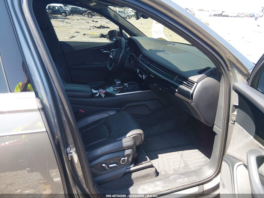 2017 Audi Q7 VIN WA1VAAF7XHD005783 IAAI salvage auction — STORM DAMAGE, Salvage Title, sold $8,150 on 2026-08-27 (photo 5)