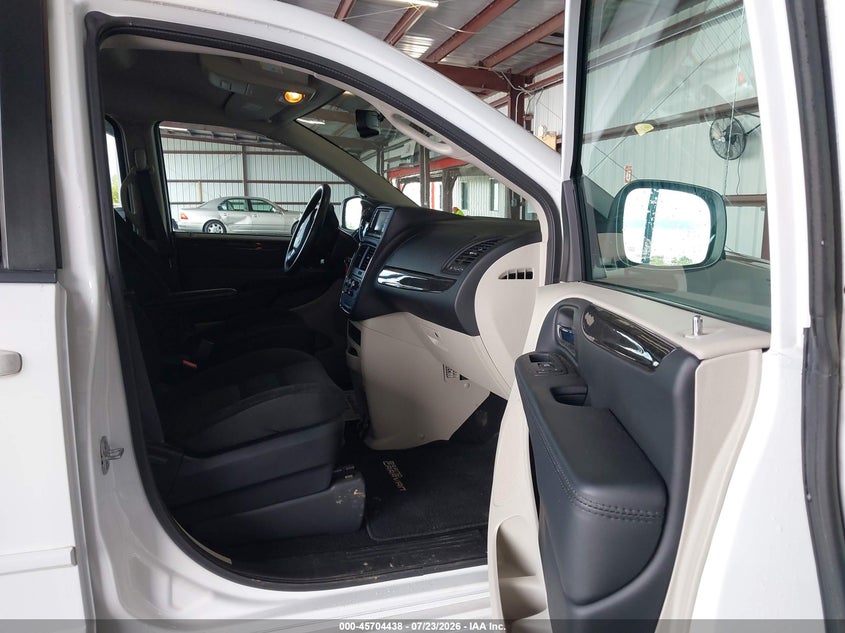 2017 Dodge Grand caravan VIN 2C4RDGBG5HR741910 IAAI salvage auction — NORMAL WEAR, Sf97 (Georgia), sold $9,700 on 2026-09-09 (photo 5)