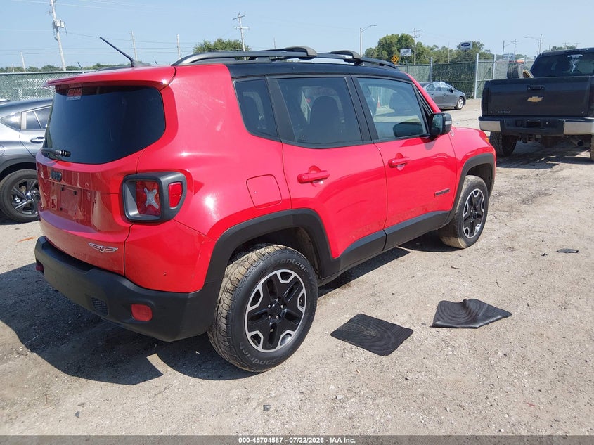2017 Jeep Renegade VIN ZACCJBCBXHPG28138 IAAI salvage auction — NORMAL WEAR, Clear (Kansas), sold $1,400 on 2026-08-07 (photo 4)