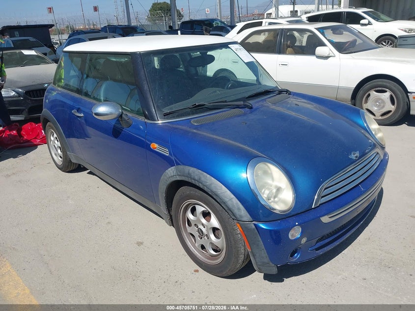2005 Mini Cooper VIN WMWRC33525TJ73271 IAAI salvage auction — FRONT END, Salvage (California), sold $500 on 2026-08-12 (photo 1)