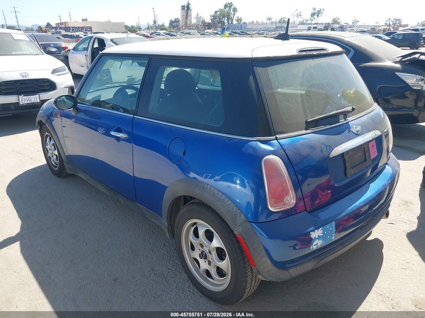 2005 Mini Cooper VIN WMWRC33525TJ73271 IAAI salvage auction — FRONT END, Salvage (California), sold $500 on 2026-08-12 (photo 3)
