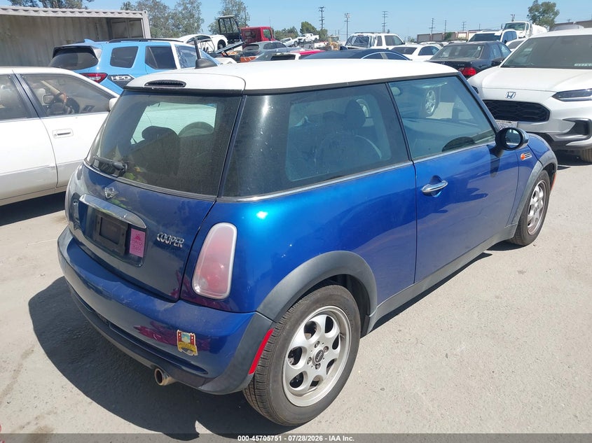 2005 Mini Cooper VIN WMWRC33525TJ73271 IAAI salvage auction — FRONT END, Salvage (California), sold $500 on 2026-08-12 (photo 4)
