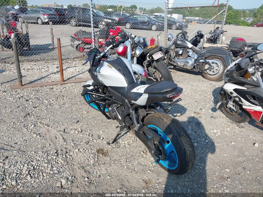 2025 Yamaha VIN JYARM48EXSA001927 IAAI salvage auction — FRONT END, Wait Title, sold $3,250 on 2026-09-02 (photo 3)