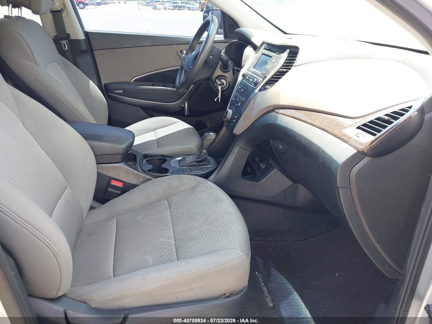 2017 Hyundai Santa fe VIN 5XYZT3LB8HG385035 IAAI salvage auction — NORMAL WEAR, Clear (Florida), sold $3,050 on 2026-07-29 (photo 5)