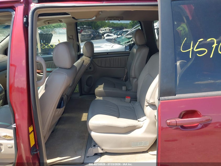2005 Toyota Sienna VIN 5TDBA22C05S043945 IAAI salvage auction — NORMAL WEAR, Clear (Virginia), sold $475 on 2026-07-28 (photo 8)