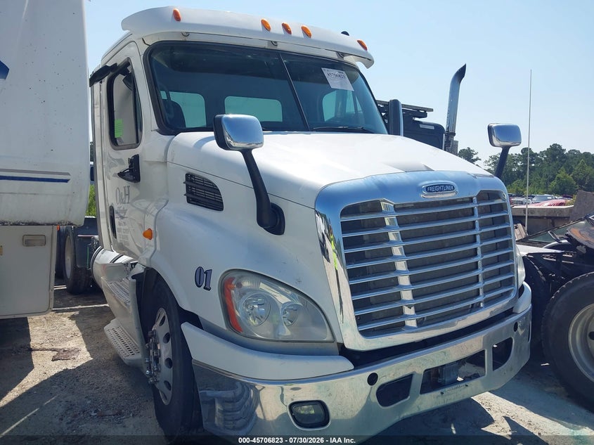 2013 Freightliner Cascadia 113 VIN 1FUJGBDV7DLFD0866 IAAI salvage auction — FRONT END, Wait Title, sold $1,100 on 2026-08-27 (photo 1)